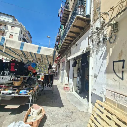 Negozio in Via Montalbo 94, Palermo (PA)