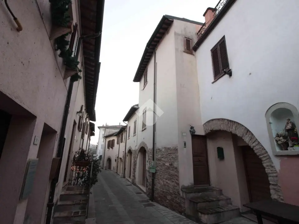 Casa semindipendente in vendita a Valtopina