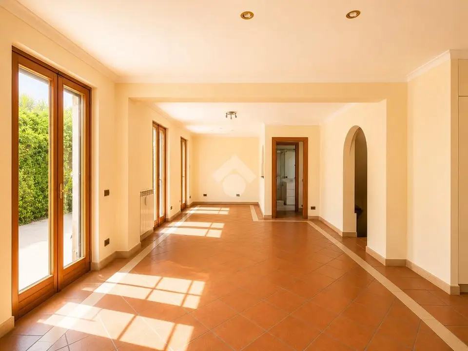 Porzione di bifamiliare in vendita a Roma