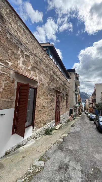 Appartamento in Via Delfini  48, Palermo (PA)