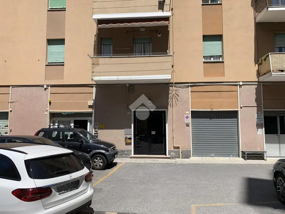 Box / posti auto in vendita a Genova