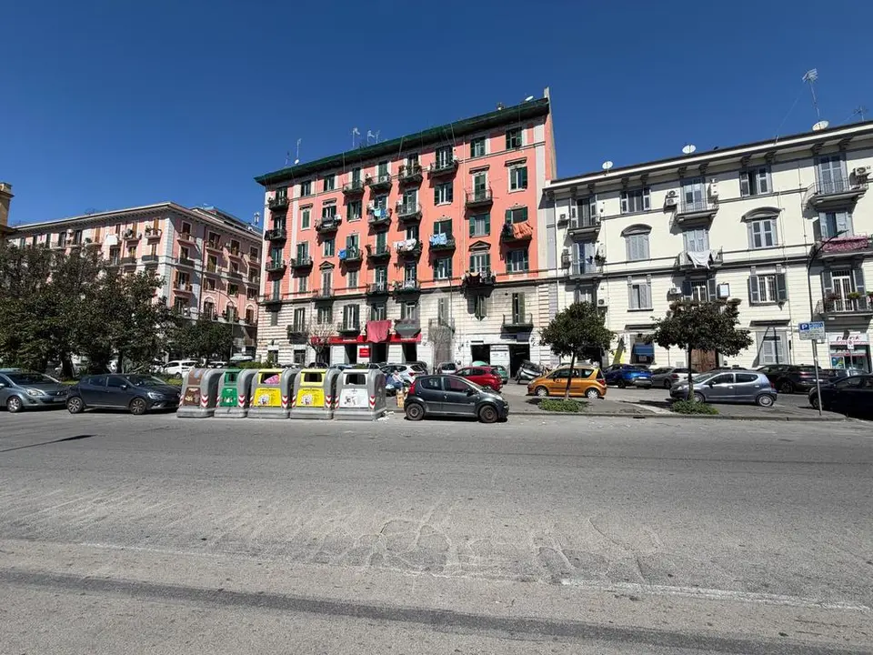 Quadrilocale in vendita a Napoli