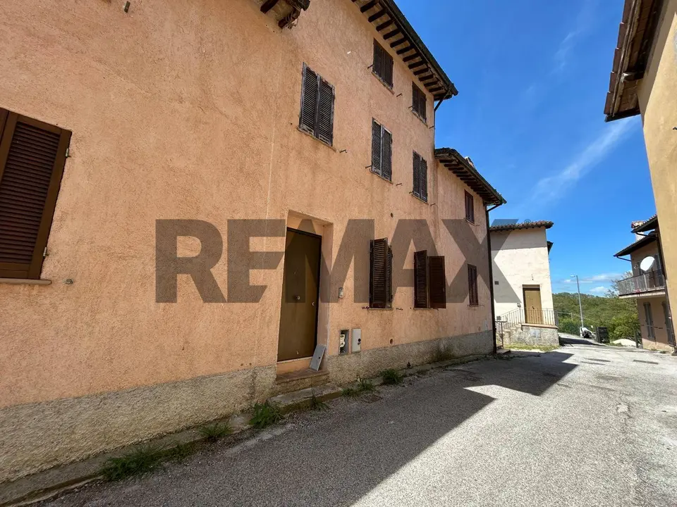 Porzione di casa in Vendita a Foligno