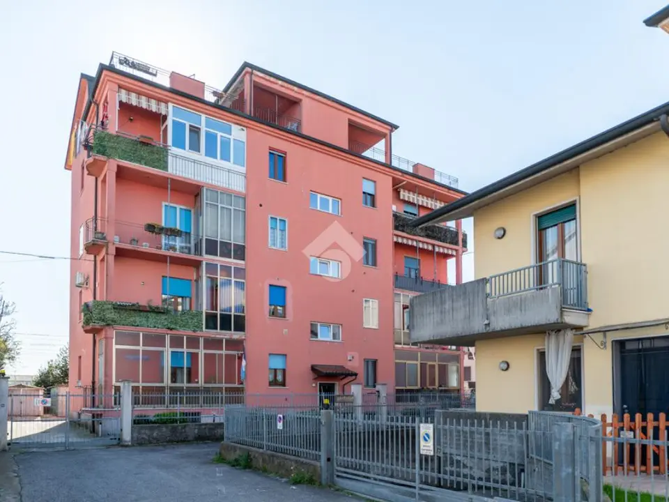 Quadrilocale in vendita a Villafranca Di Verona
