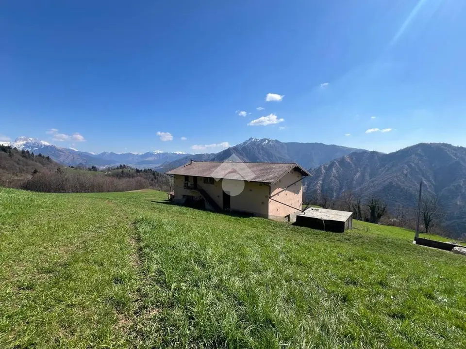 Casa indipendente in vendita a Gorno