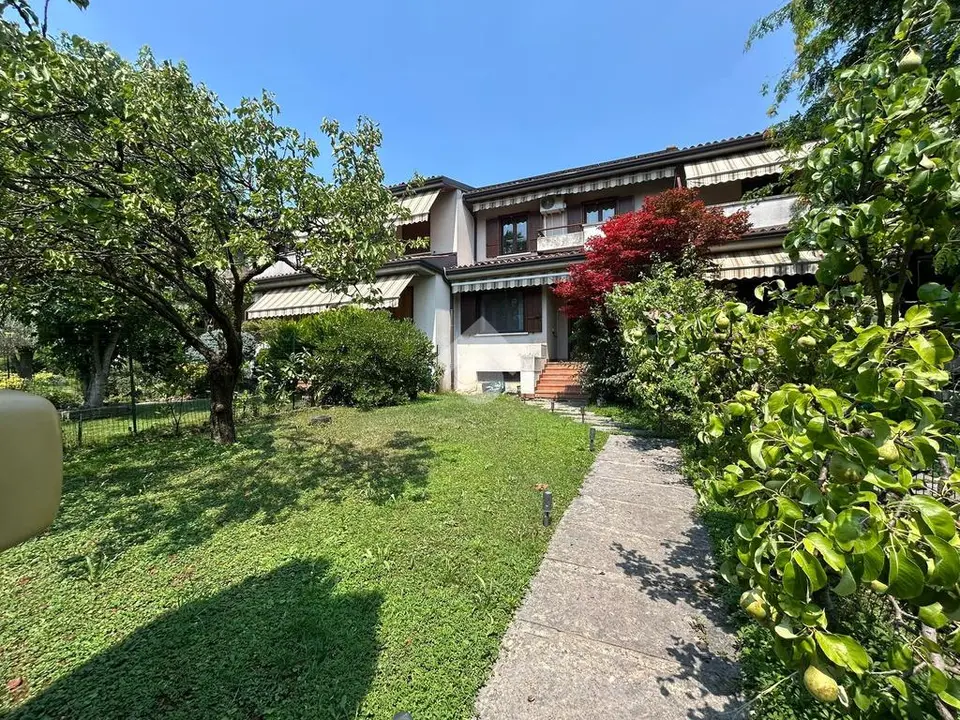 Villa a schiera in vendita a Brescia