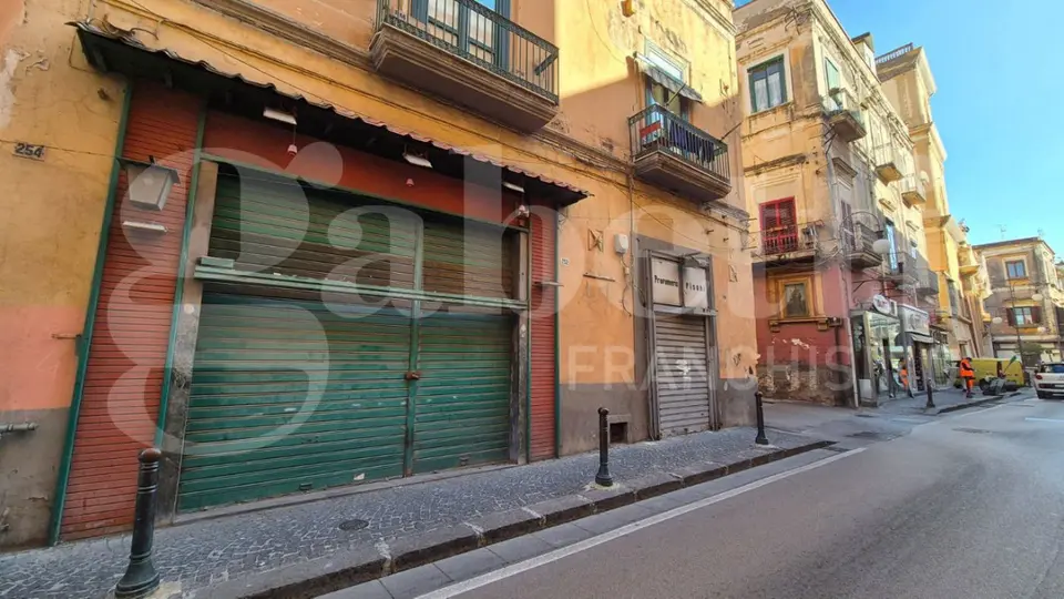 Negozio in Corso Vittorio Emanuele III 252, Torre Annunziata (NA)