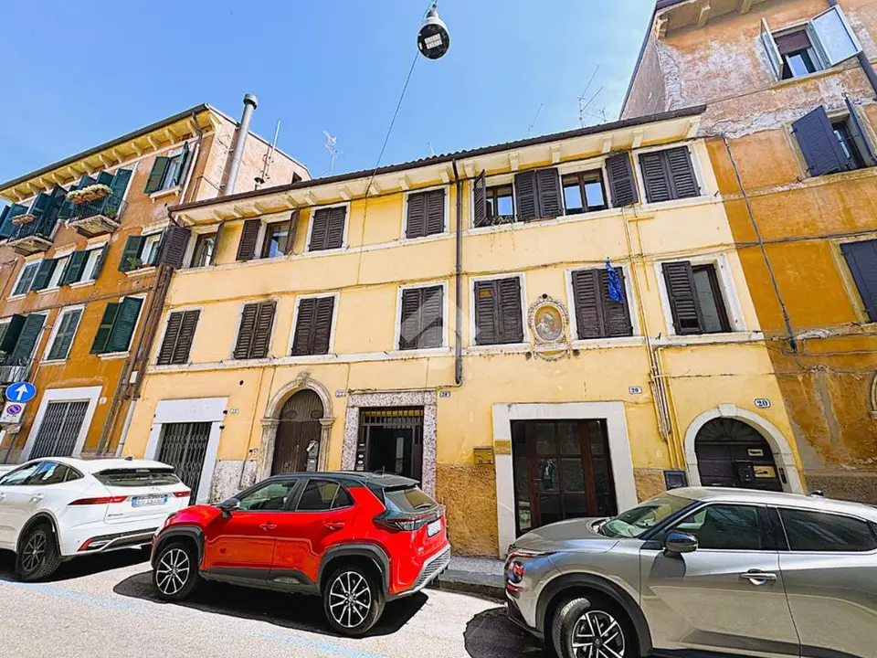 Quadrilocale in vendita a Verona