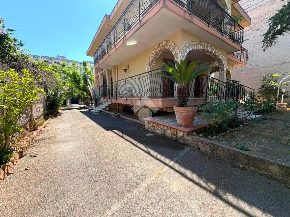 6 locali in affitto a Palermo