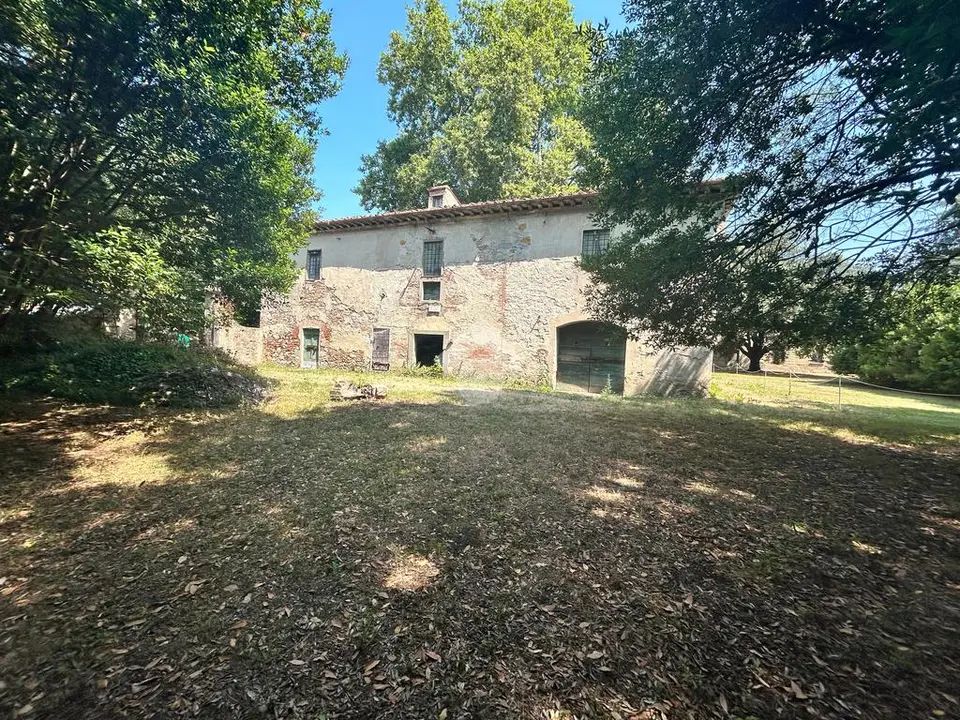 Porzione di bifamiliare in vendita a Cascina