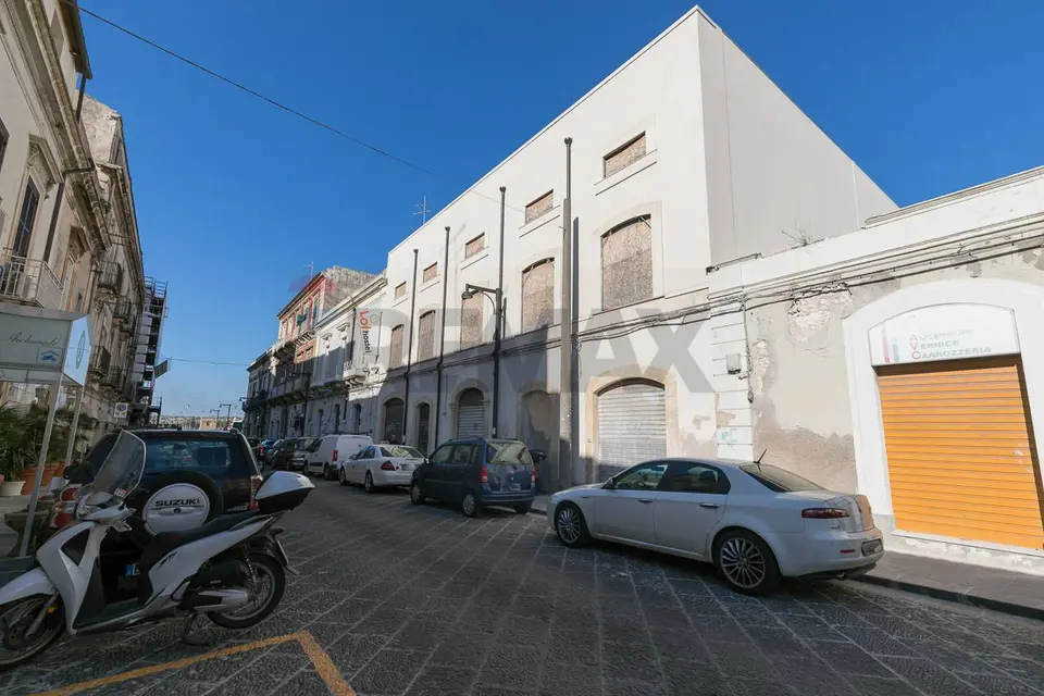 Stabile/Palazzo in Vendita a Siracusa