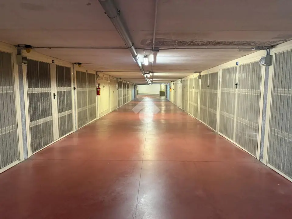 Box / posti auto in vendita a Genova
