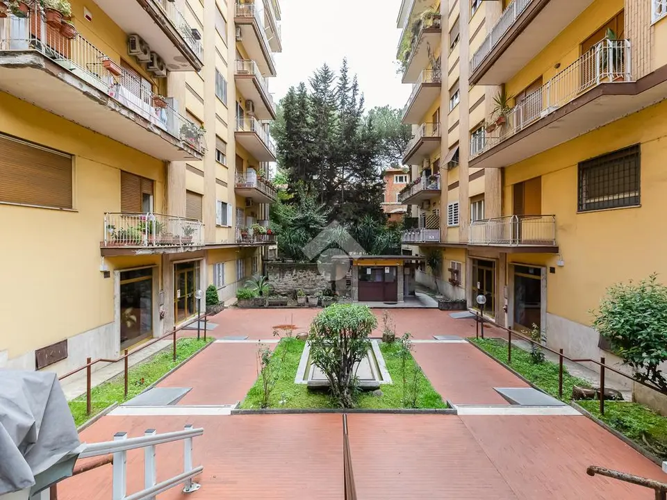 Quadrilocale in vendita a Roma