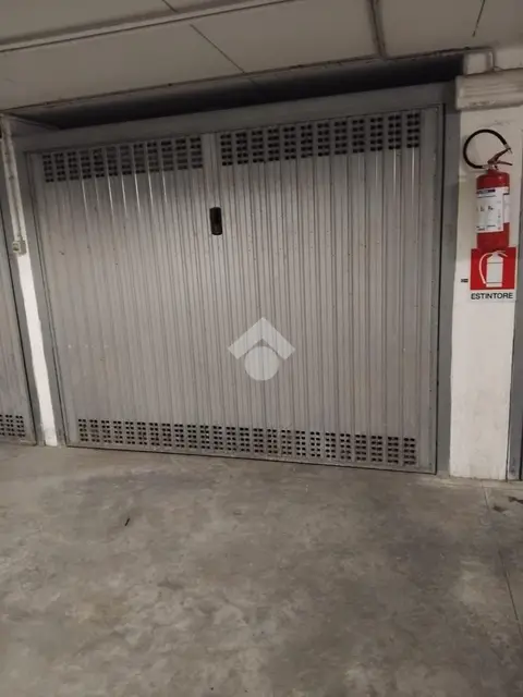 Box / posti auto in vendita a Rimini