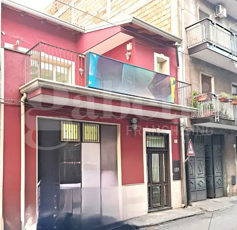 Palazzina in via Vulcano 43, Paternò (CT)