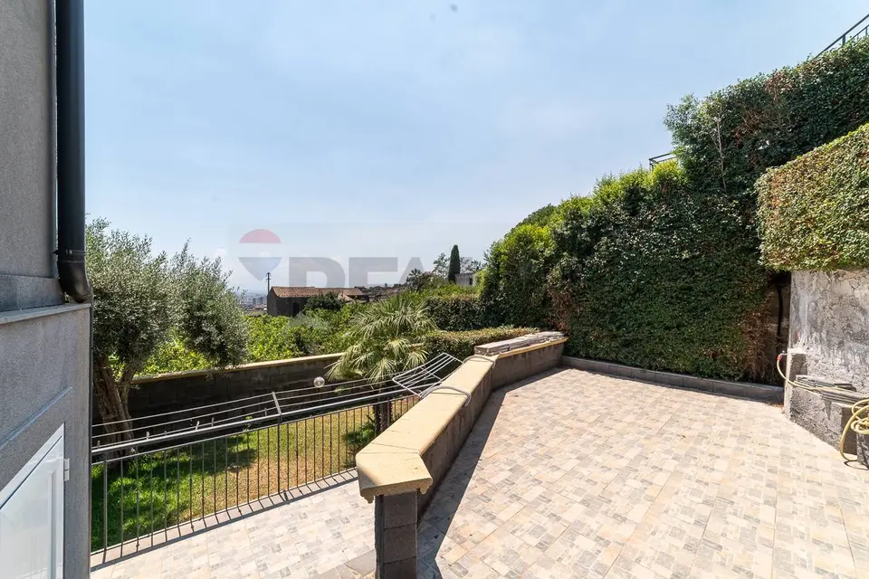 Villa singola in Vendita a Aci Castello