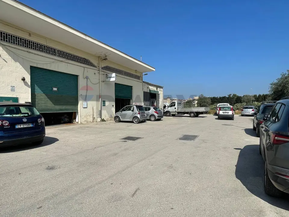 Locale Commerciale in Affitto a Bitritto