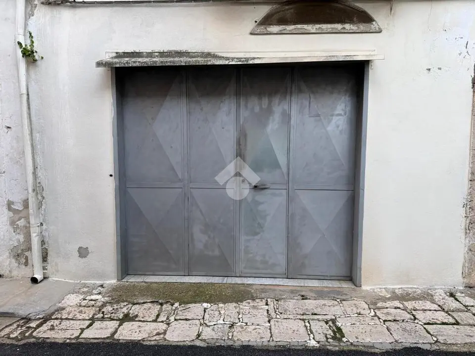 Box / posti auto in vendita a Santeramo In Colle