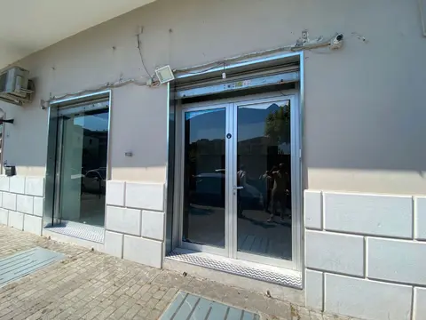 Negozio in Via San Martino 119, San Giorgio a Cremano (NA)