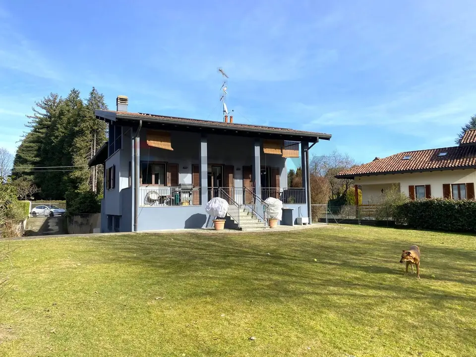 Casa Indipendente in Vendita a Dormelletto