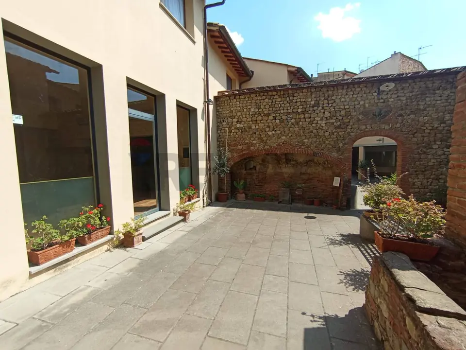 Commerciale Altro in Affitto a Montelupo Fiorentino