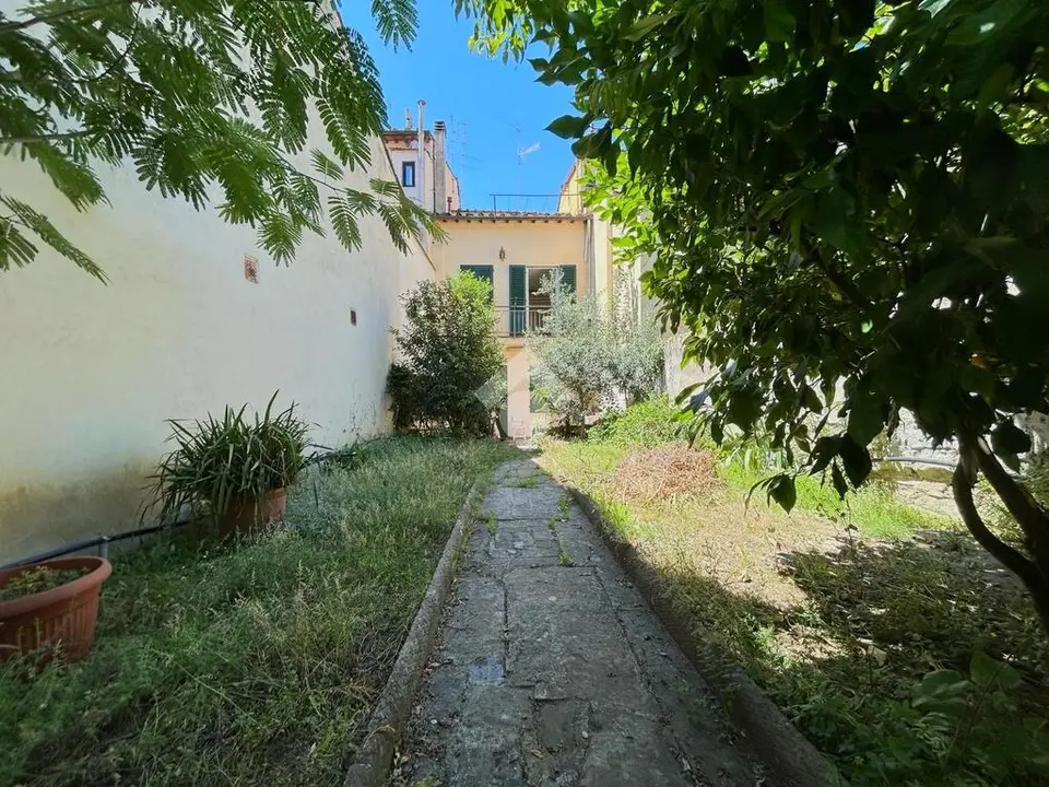 6 locali in vendita a Firenze