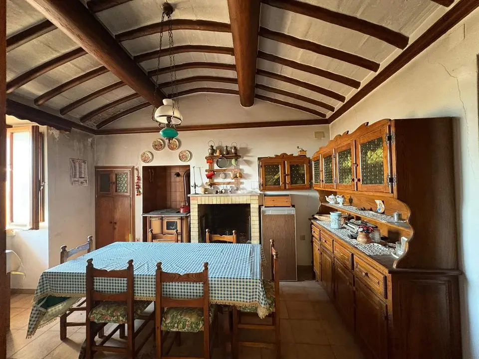 6 locali in vendita a Gubbio