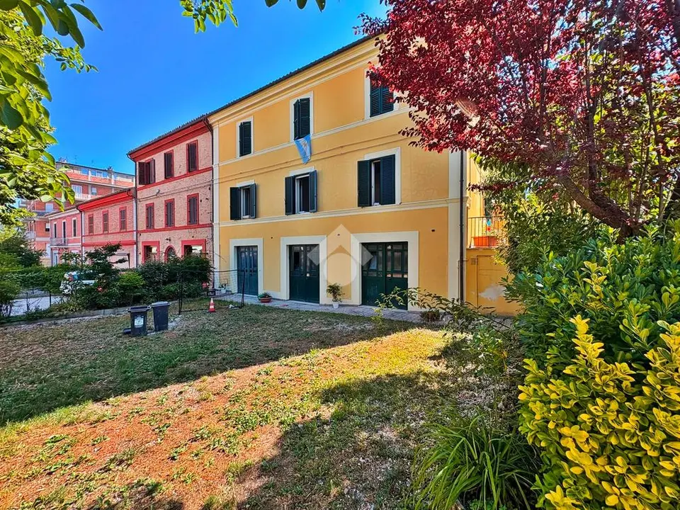 Casa semindipendente in vendita a Cerreto D'Esi