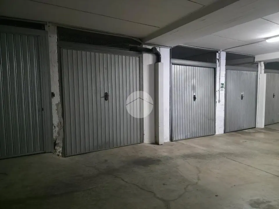 Box / posti auto in vendita a Roma
