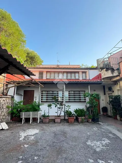 5 locali in vendita a Centola