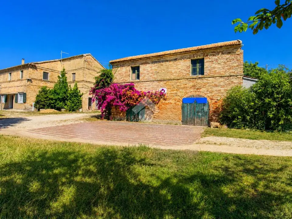 Casa di corte in vendita a Loreto