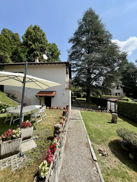 Villa in Viale Poletti 15, Alta Valle Intelvi (CO)