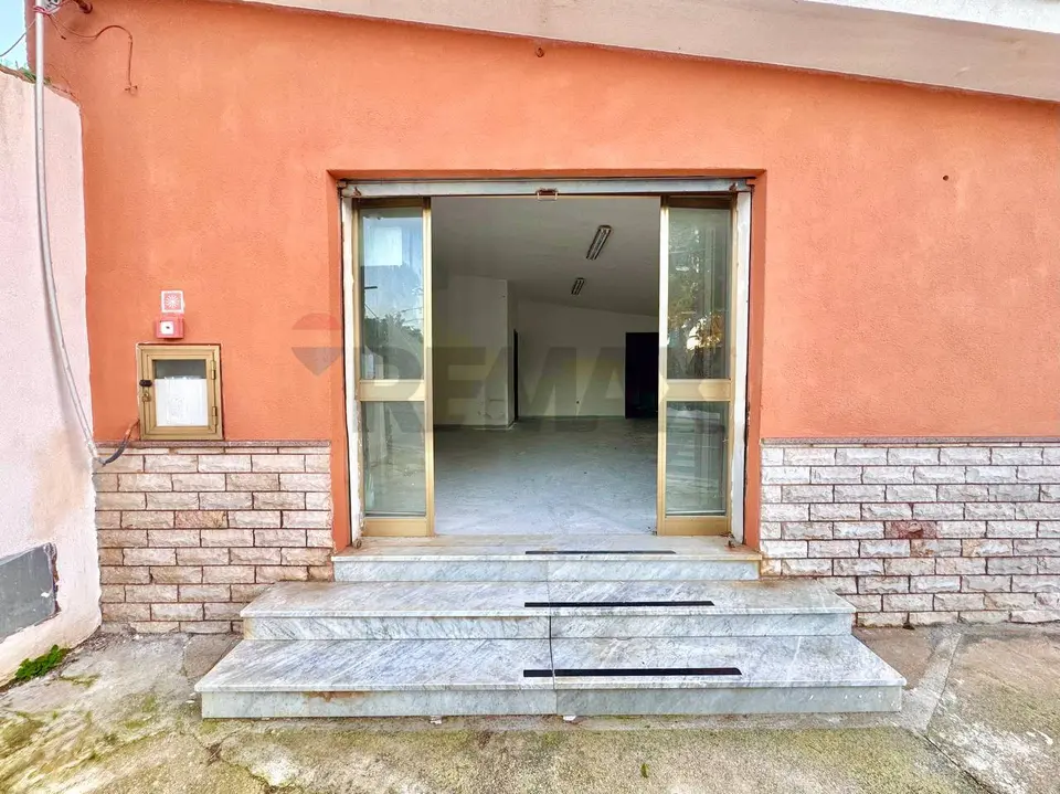Locale Commerciale in Affitto a Terrasini