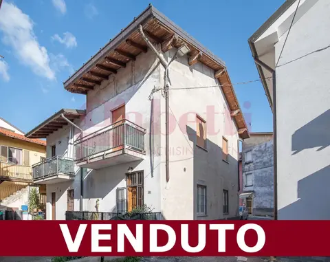 Casa Indipendente in vicolo Ariosto  ., Cantù (CO)