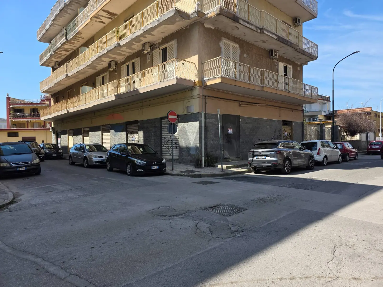 Locale Commerciale in Affitto a Casoria