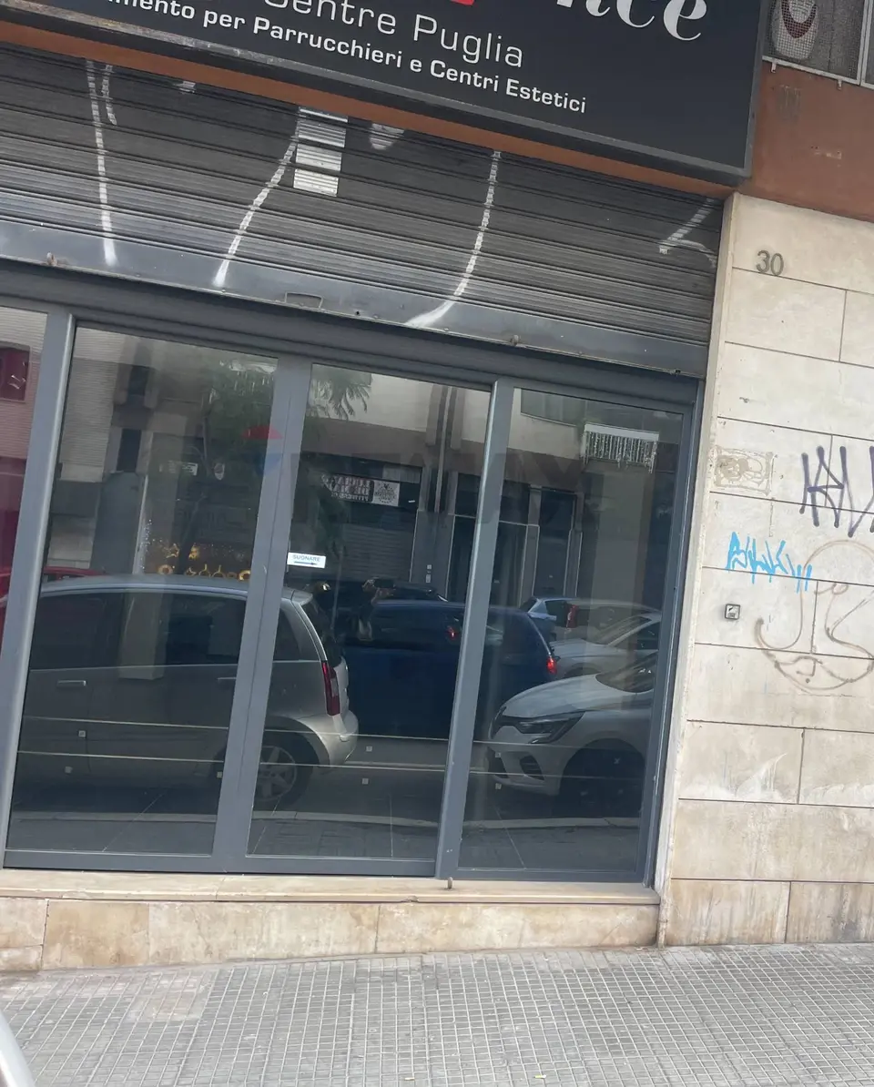 Locale Commerciale in Affitto a Bari