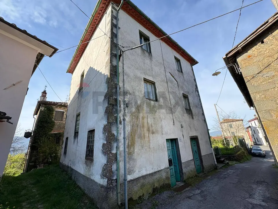 Casa Indipendente in Vendita a Bagni di Lucca