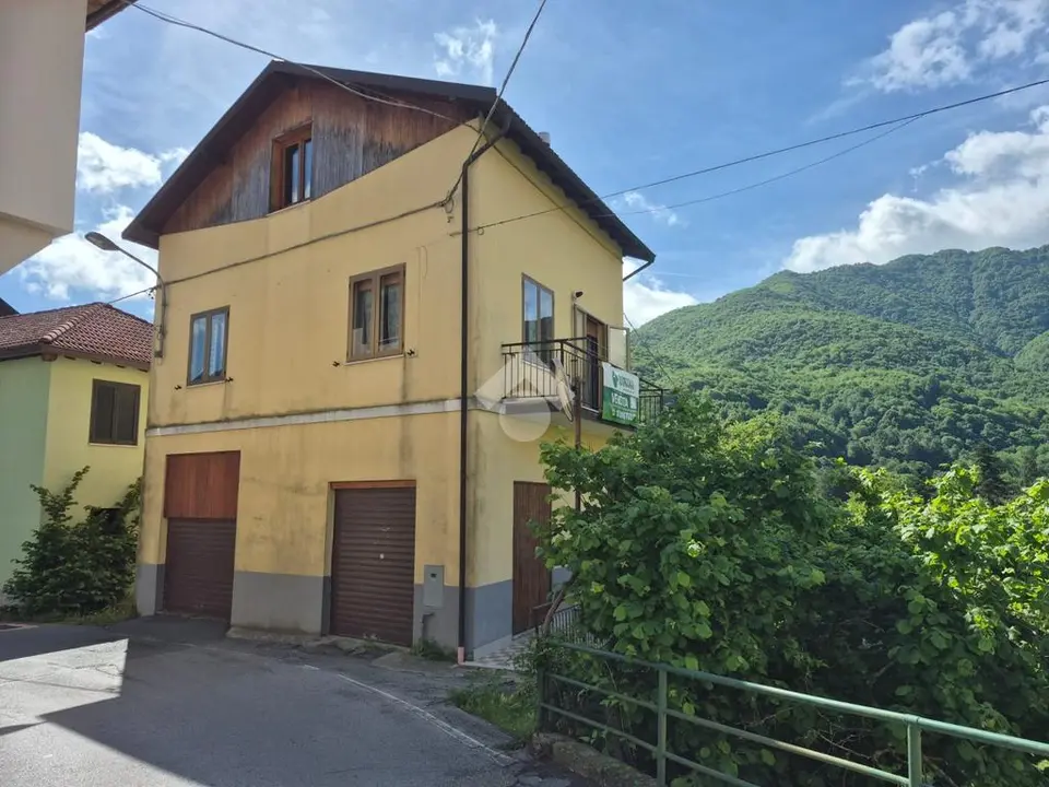 Casa indipendente in vendita a Montoggio