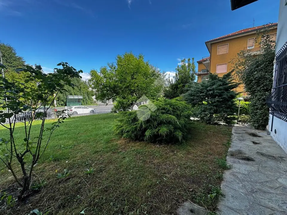 Quadrilocale in vendita a Albano Sant'Alessandro