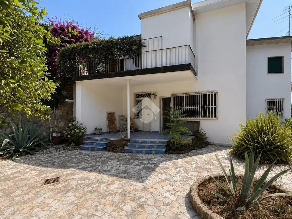3 bedroom Villa for sale in Napoli