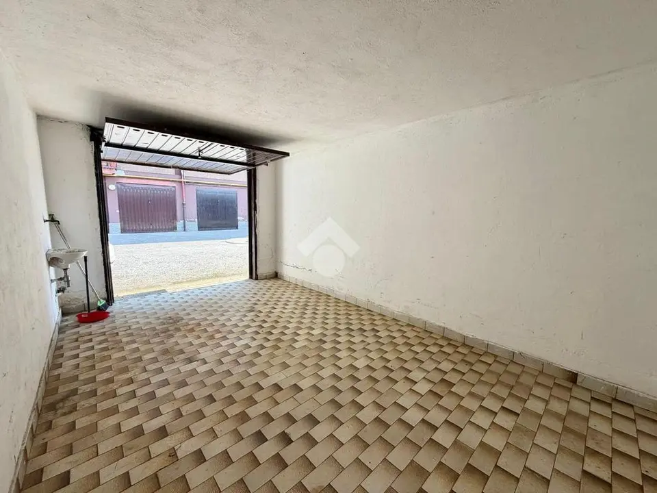 Box / posti auto in vendita a Zanica