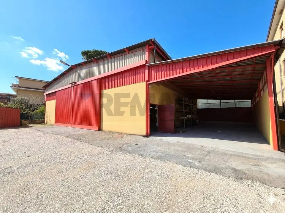Capannone Industriale in Affitto a Roma