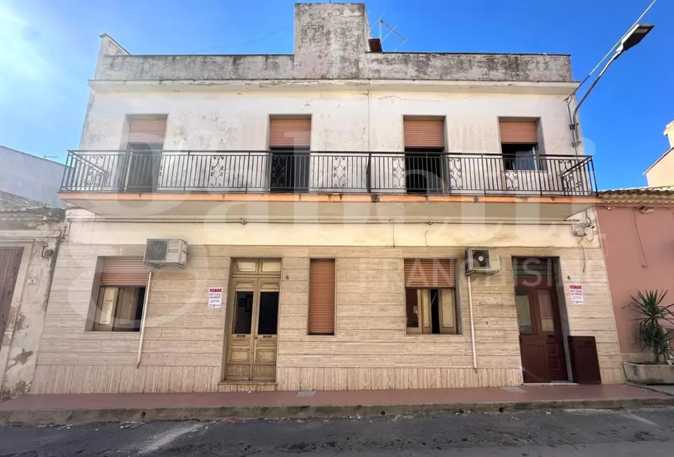 Casa Indipendente in via azzolini 6-8, Avola (SR)