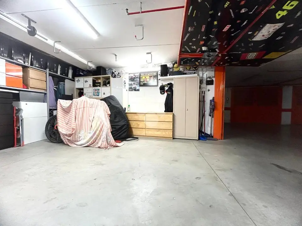 Box / posti auto in vendita a Genova