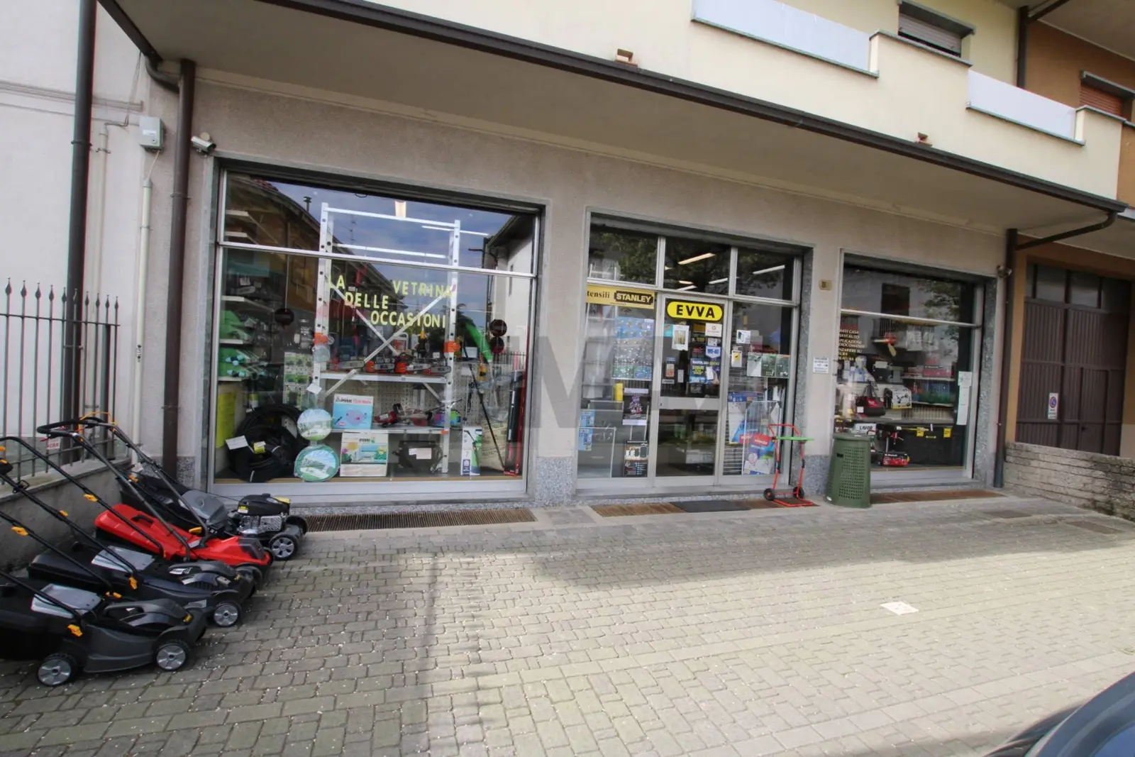 Attività  Commerciale in Vendita a Limbiate