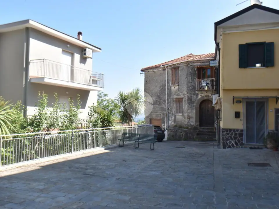 Trilocale in vendita a Laureana Cilento