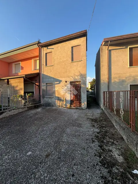 Casa semindipendente in vendita a Solesino
