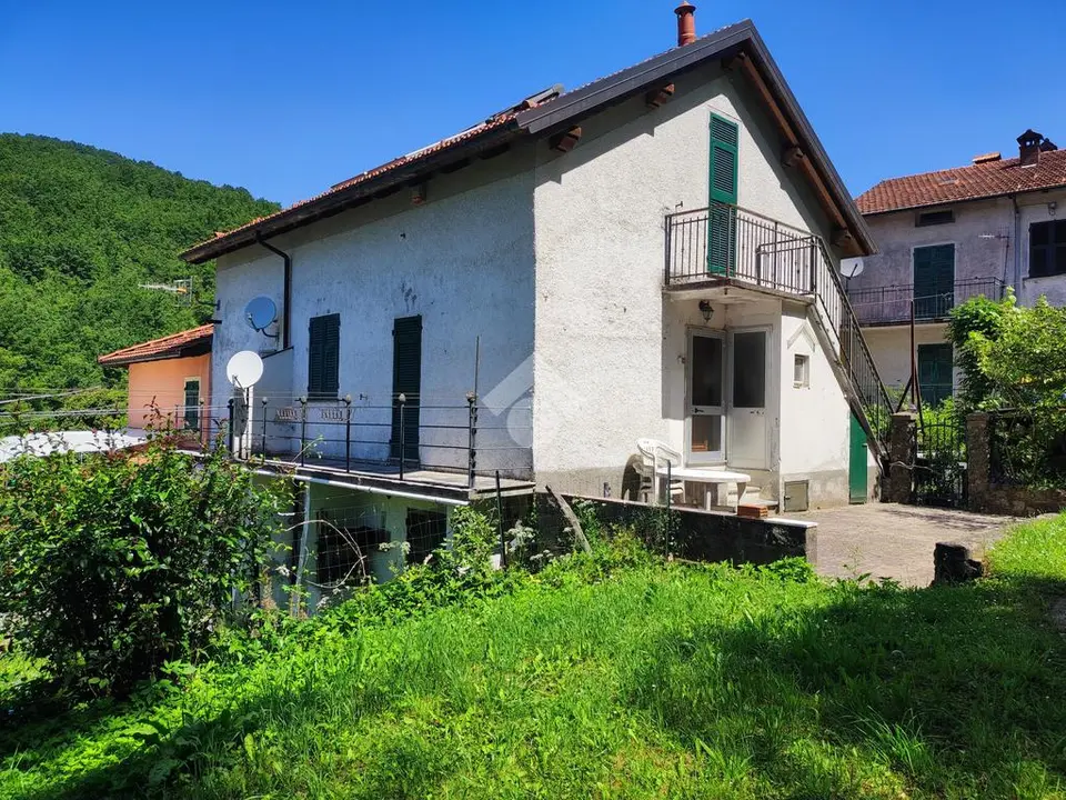 Casa semindipendente in vendita a Valbrevenna
