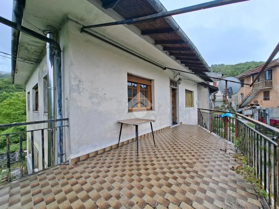 Casa semindipendente in vendita a Vobbia