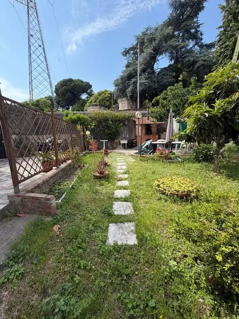 Casa semindipendente in vendita a Genova